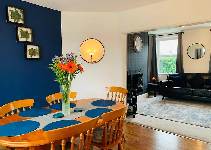 Chic 5 Bedroom House With Private Parking & Garden Bristol