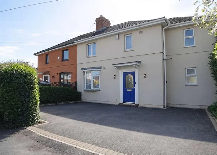 Chic 5 Bedroom House With Private Parking & Garden Bristol